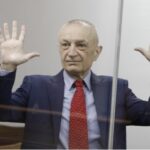 Nga Parisi në New York, kaos dhe përleshje për orën “Royal Pop”, Swatch detyrohet të mbyllë dyqanet
