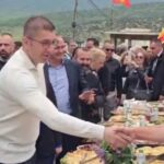 28-vjeçarja u gjet e gjakosur buzë rrugës! Deshmia e fëmijëve: Babi e shtyu mamin!