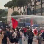 E rëndë në Shëngjin/ Pesë të rinj merren nga dallgët, njëri dyshohet se ka humbur jetën