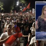 “Kec hipokrit që përçan!” Aktivistja shpërthen ndaj Marjana Koçekut: Budallaçkë që përdor gegërishten e Gjergj Fishtës si armë politike